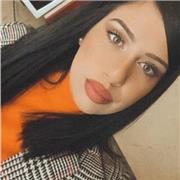 Profesora de español imparte clases para adultos y niños